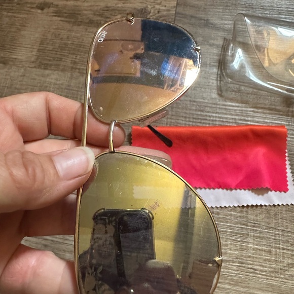 Quay Australia Sunglasses with Clear Case - used- read description - Picture 6 of 9